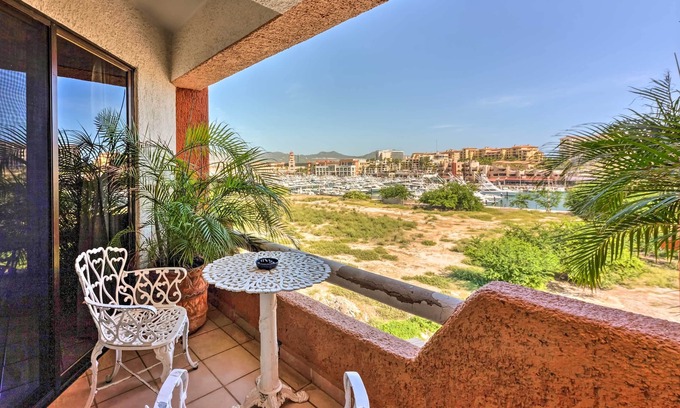 Centro Condo | Chic Cabo San Lucas Getaway < 2 Miles to Beaches!