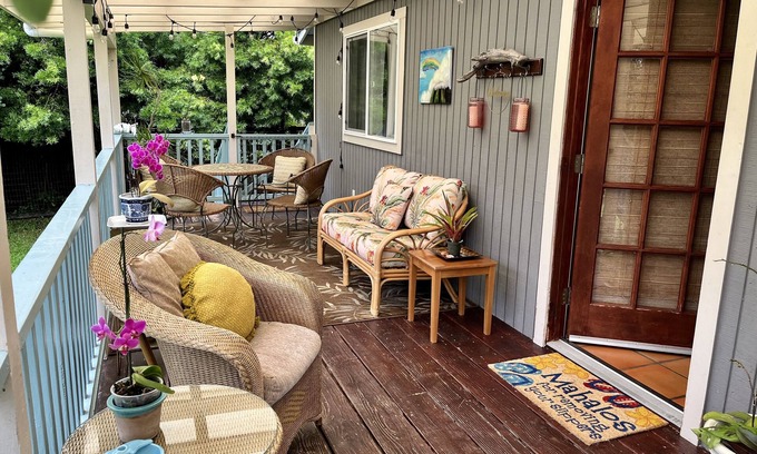 Royal Hawaiian Estates House | Chic cottage in Rainforest 5 Min. to Volcanoes Park-clean, cozy, comfort -2 Bdrm
