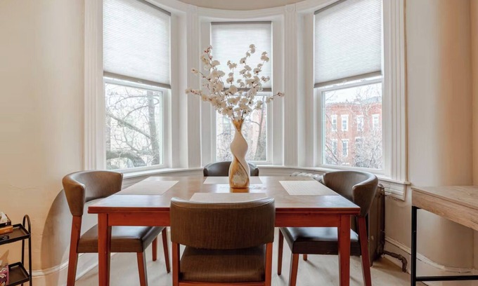 Shaw Apartment | Chic Cozy City-bnb Walkable to Major Attractions