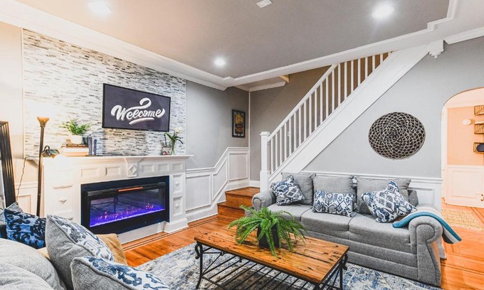 Bayview House | Chic & Cozy City Living Enjoy Baltimore in Style