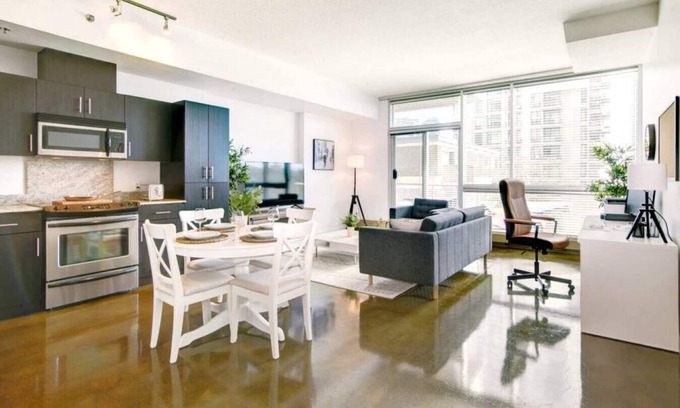 Beltline Condo | Chic DT Suite at Stampede w/Free Parking, AC