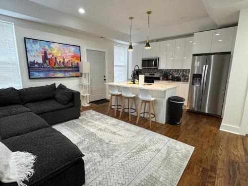 Grand Boulevard Apartment | Chic Euro City Getaway- Close to Downtown