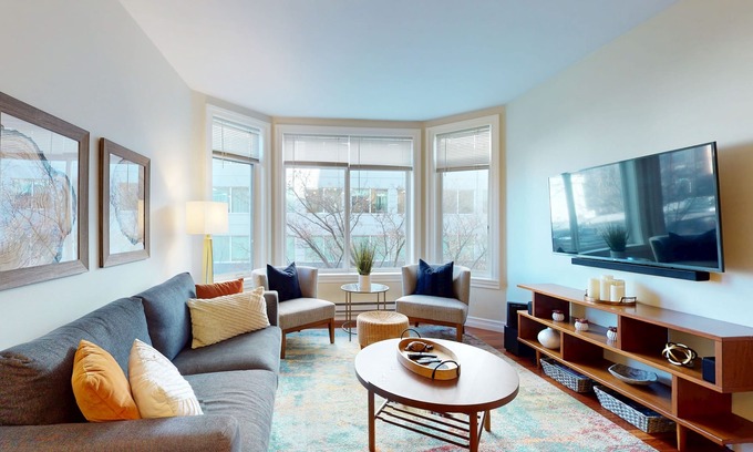 Belltown Condo | Chic Getaway | Pool, Hot Tub, Sauna, Gym | Walk to Eateries, Shops & Parks