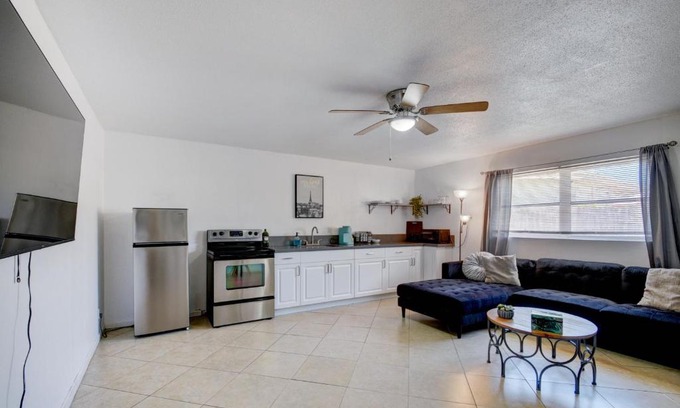 Boynton Beach House | Chic Paris Beach Getaway - 1mi to beach