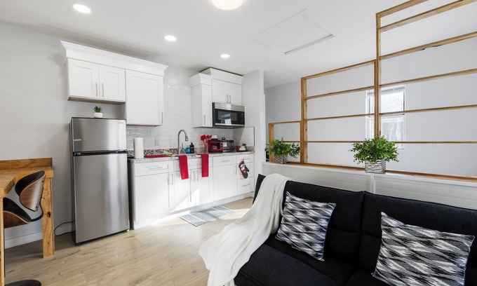 Harper Woods Apartment | Chic studio with AC and WiFi in superb Harper Woods