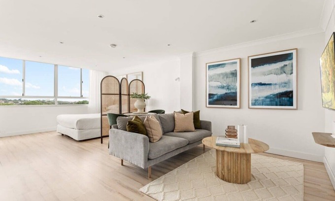Bondi Junction Apartment | Chic Studio with a Pool and Moments from Shop