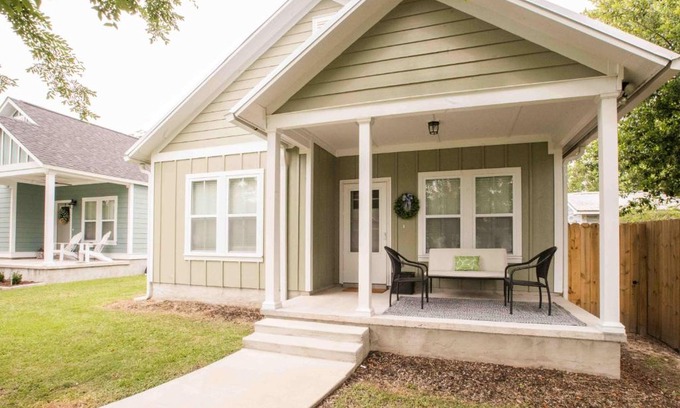 Thomasville House | Chic Thomasville Home Walk to Downtown!