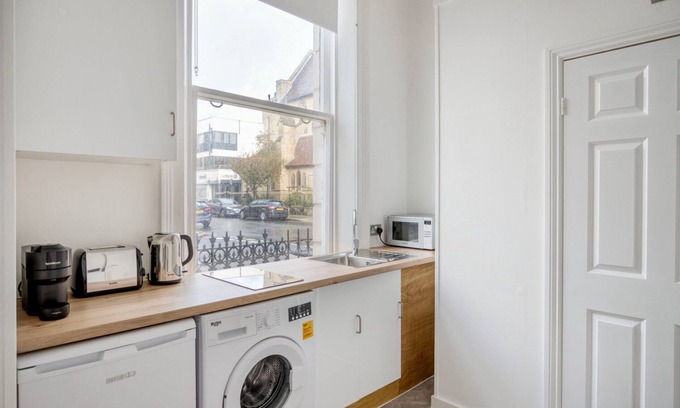 West Kensington Apartment | Chic West Kensington Studio, nr Station, Shops & Dining, by Blueground