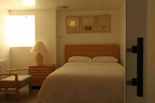 Rogers Park Apartment | Chicago North Shore Hideaway