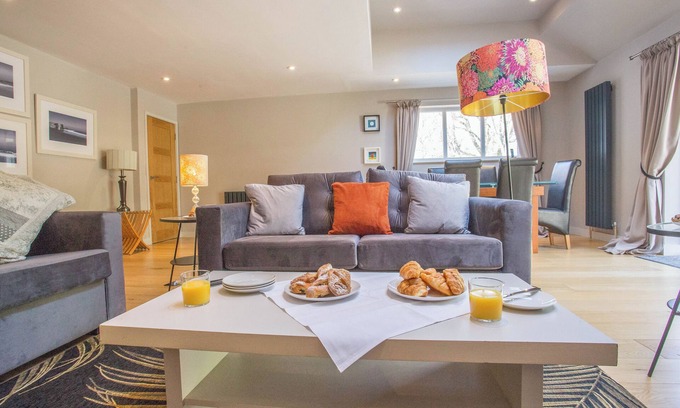 Marlow House | Chiltern Hills Views - 5 Bed Detached House