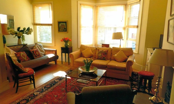 Chiswick Apartment | Chiswick, London W4, Luxury 2 bedroom, 2 bathroom, 1 shower, maisonette.