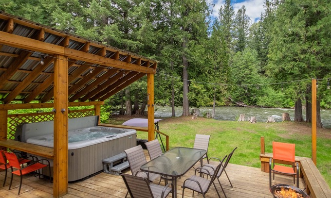 Ardenvoir Cabin | Chiwawa River Chalet-River, Hot Tub, WIFI, Dogs OK