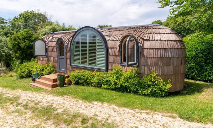 Biddestone Cabin | Christie's Cabin, Euridge - sleeps 2 guests in 1 bedroom