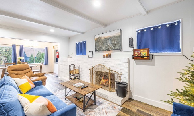 Running Springs Cabin | Christmas Tree Hideaway | Modern 2BR Pet-Friendly