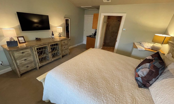 Swansboro Condo | Church Street #6 - Charming 1-bedroom condo walkable downtown Swansboro