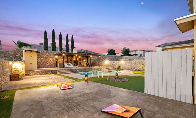 El Paso House | Cimarron Oasis. Heated Pool and Movie Theater