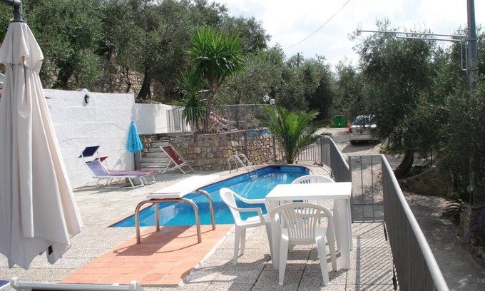 Villa Viani Apartment | Cinque - Casetta Apartment with panoramic view, among the olive trees, sea 15 km