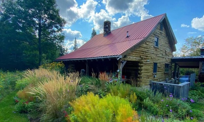 Stannard House | Circe & Hare Lodge, a magical 3 BR Romantic Log Cabin Getaway with Hot Tub
