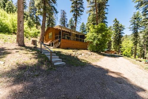 Ruidoso House | Circle Bar: Cute, Rustic 2 bedroom 2 bath cabin with a hot tub in the Upper Canyon!