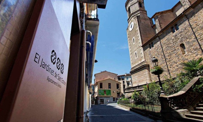Olot Apartment | Cistellaire, with access to indoor swimming pool