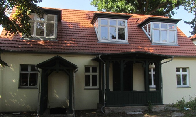 Schmoeckwitz Apartment | City and countryside, fully equipped apartment in the fisherman's house on the lake for 2