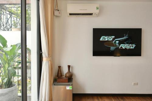 Hang Bac Apartment | City-center Apartment, Full Amenities, Big Bancony