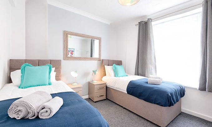 Castle House | City Centre, Parking, Smart TV's In All Rooms