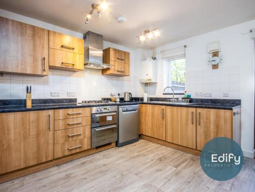Southampton City Centre House | City Centre Townhouse, Sleeps 8, Free Parking