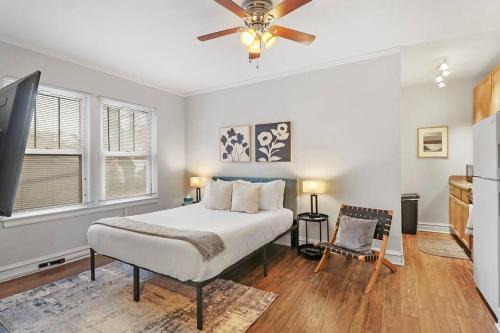 Hyde Park Apartment | City Charm Studio Apt in Chicago - Kenwood 205