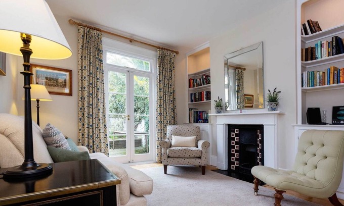 Avonmore and Brook Green House | City Cottage, by Veeve