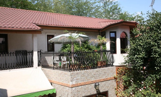 Dorobanti Bed & Breakfast | City Garden Rooms and Apartments