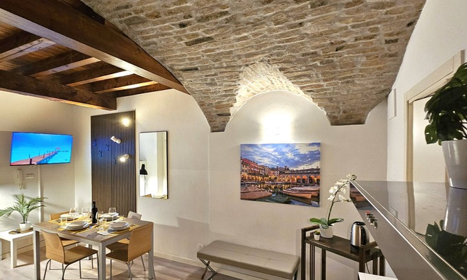 Desenzano del Garda City Centre Apartment | City Heart Cozy apartment In old town Desenzano