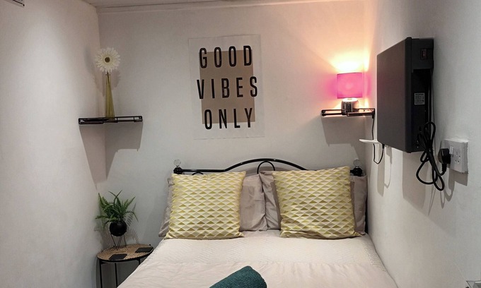Roundhay Apartment | City Hideaway in Leeds