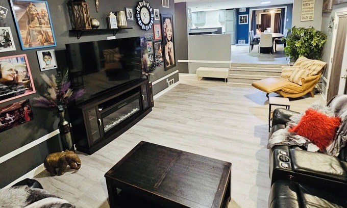 South Hills House | City Living—sleeps 12 n15-20 mins from Acrisure Stadium, PNC Park, Mt Washington