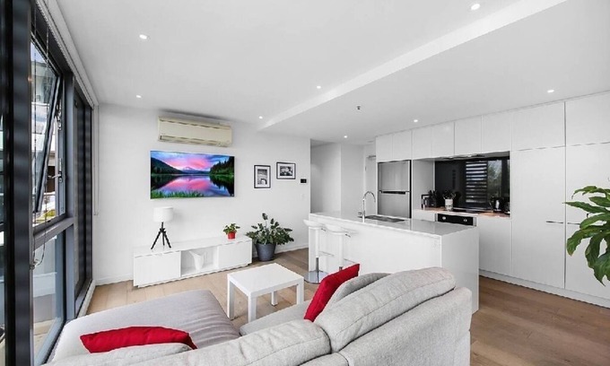Flemington Apartment | City Views, Melbourne Cup WinnernEntire rental unit in Kensington, Australia