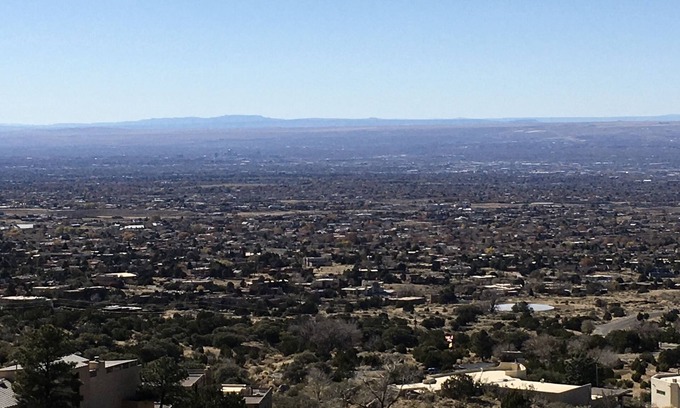 Northeast Heights Apartment | CityViews By Sandia Tram 6500 ft 5min to Sandia Casino Resort&I-25 Pets ok