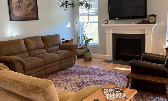 Boalsburg House | Claire's Place: sleeps 8, 3 bedrooms, 2 full baths