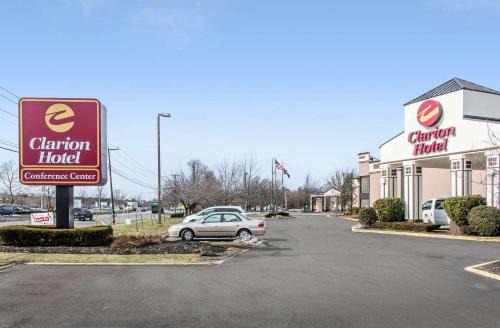 Ronkonkoma Hotel | Clarion Hotel & Conference Center