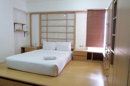 Semanggi Apartment | Classic and Strategic 3BR Apartment Sudirman Tower Condominium By Travelio