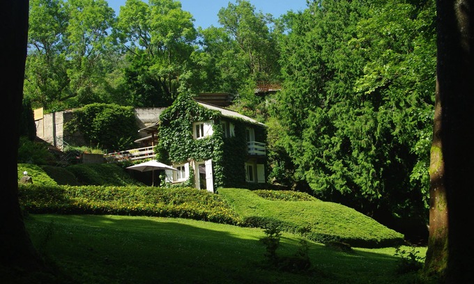 Royat House | CLASSIC DRIVER HOME 2, vintage cottage in the heart of nature