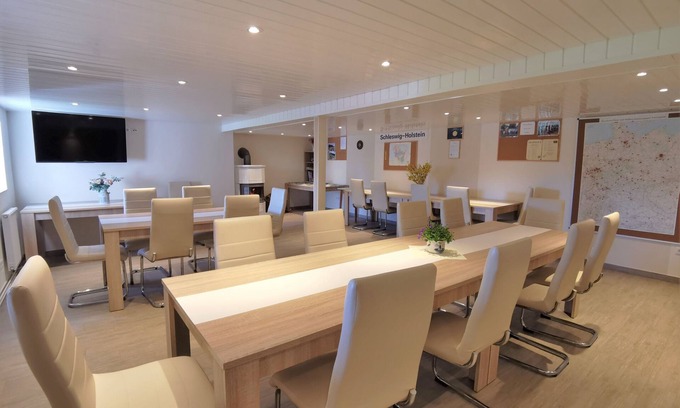 Janneby Apartment | Clausen: large apartment with 4 bedrooms and lounge - vacation apartment