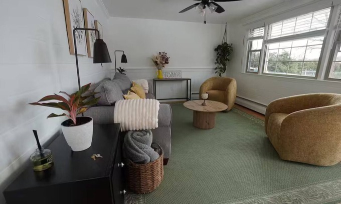 New Britain House | Clean, Bright & Private WHOLE HOUSE 4 YOU. 7 Beds