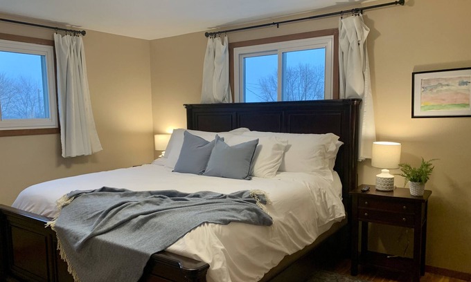 Sioux Falls House | Clean & Cozy 2 Bedroom w/ King Bed on the East Side