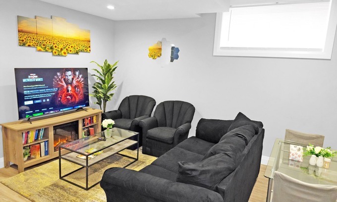 Saskatoon House | Clean, Cozy Pocket Friendly 2BR + A/C + Workspace + Ethernet & WiFi