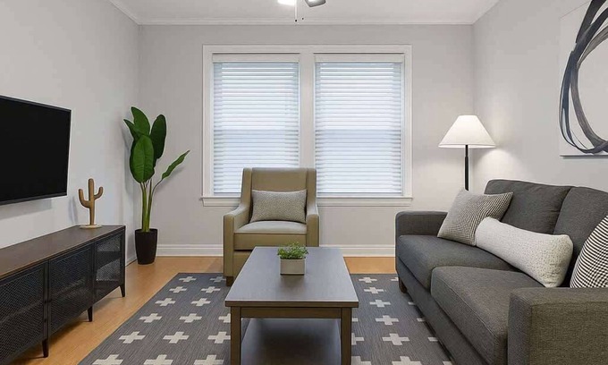 Lakeview Apartment | Clean & Equipped 1BR Apt