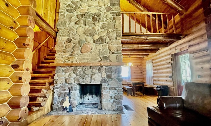Harmony Cabin | Clean Log Cabin in Trout Fishing mecca!