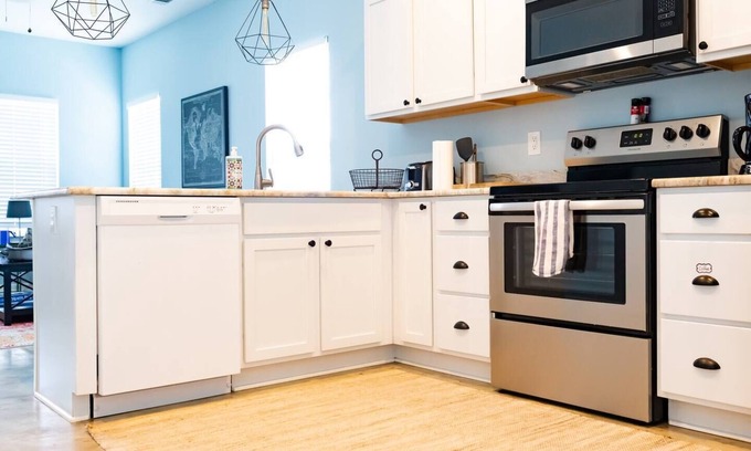 East Memphis House | Clean & Serene House - easy on/off interstate