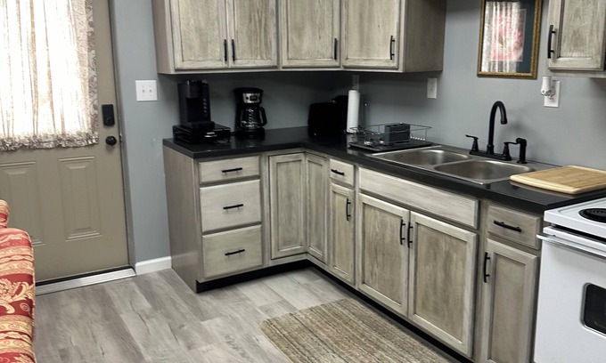 Newcomb Apartment | CLEARFORK CREEK LODGING & RV CAMPGROUND#4