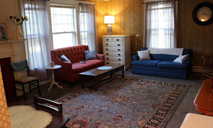 Dover Apartment | 🤓Clever Studio🍷Free Wine☕️Coffee/Tea Bar - Free Parking!