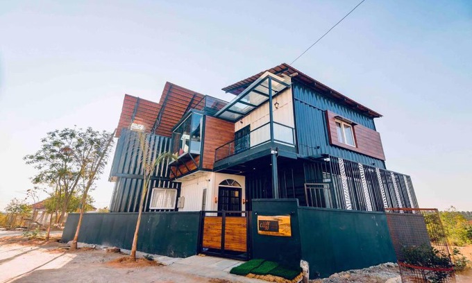 Anekal Villa | Cliff362 - Luxurious shipping container villa
